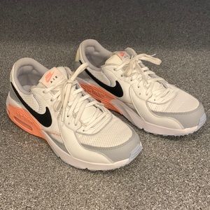 Women’s Nike Air Max Excee size 9US